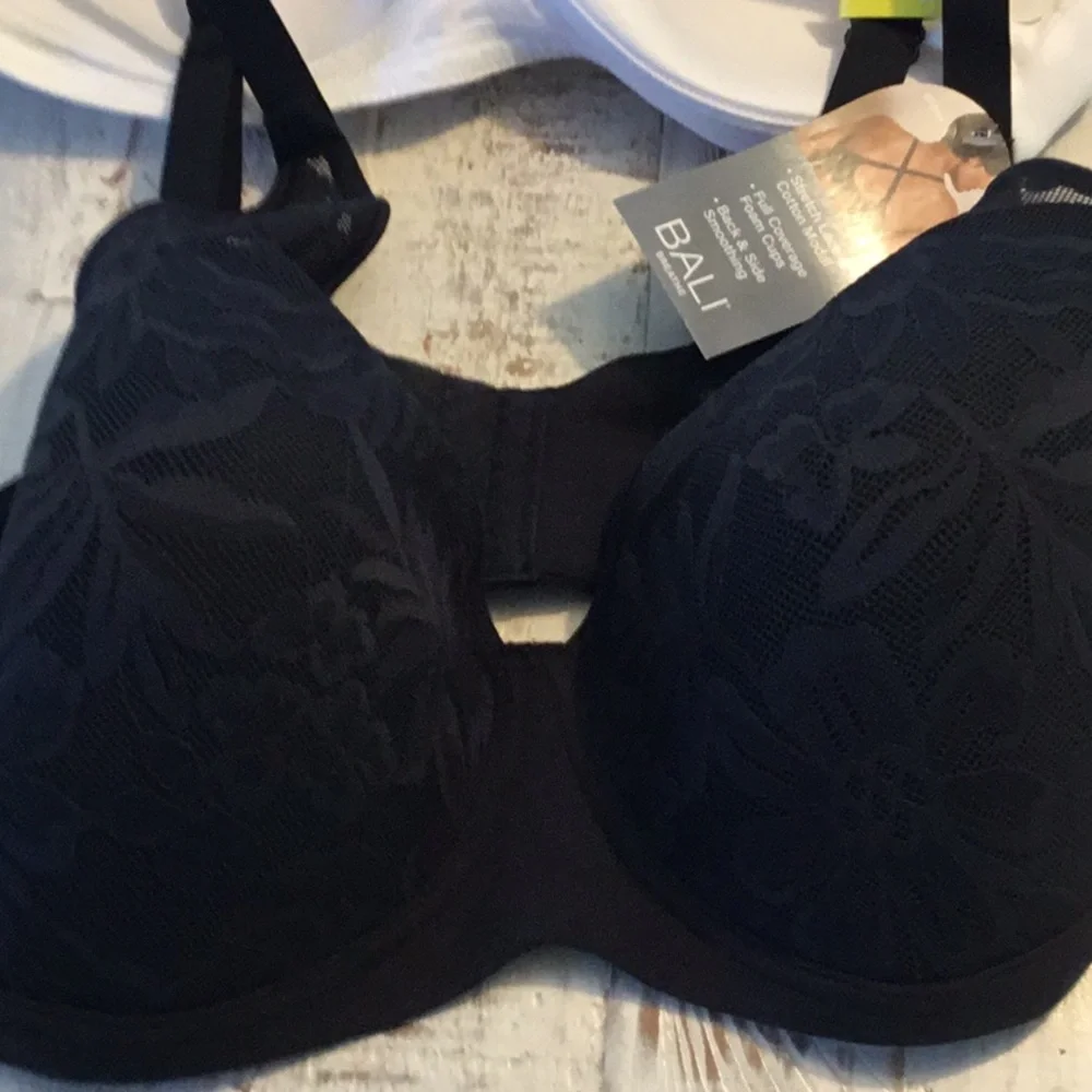5 Bali “Breathe” wireless comfort bras